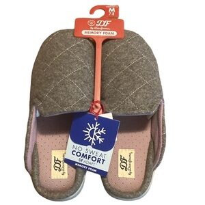 🌸NWT DEARFOAMS Womens Memory Foam Slippers - size Medium 7/8